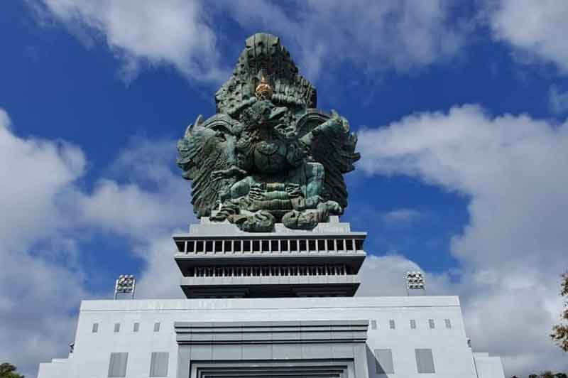 Patung Garuda Wisnu Kencana; Keunikan, Lokasi dan Tiket Masuk