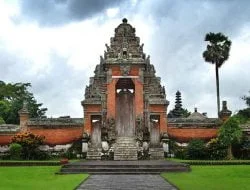 Pura Taman Ayun Mengwi; Sejarah, Lokasi dan Tiket Masuk