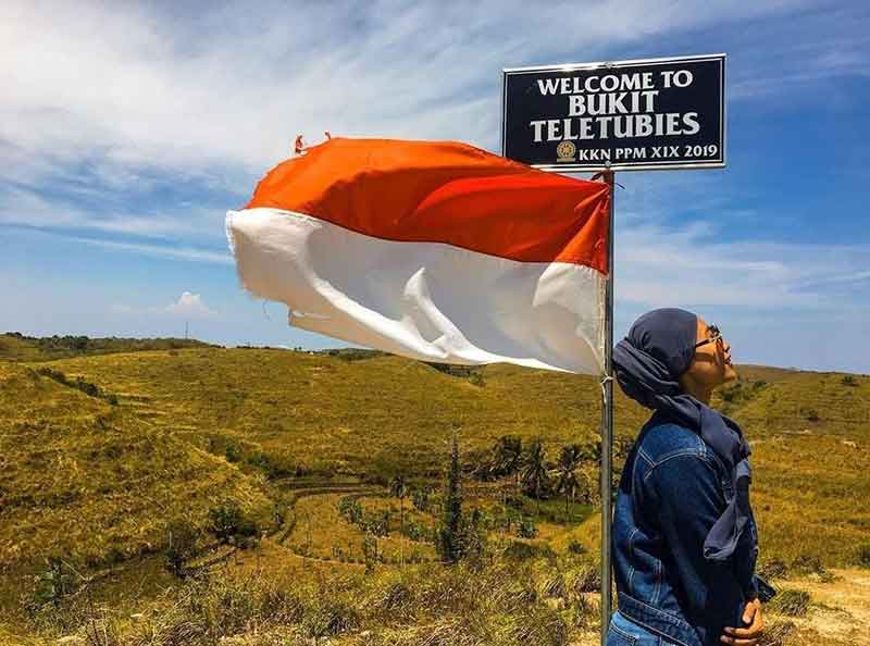 Menjelajahi Tempat Wisata Bukit Teletubbies Nusa Penida Menawan